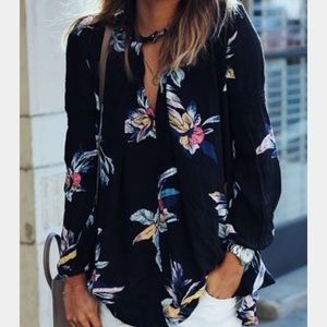 Free People floral tunic 💙
